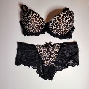 lingerie,set of bra&underwear leopard size L.One time used almost new